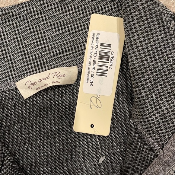 Women’s size small half zip Doe and Rae sweatshirt.  New with tags. - Picture 6 of 6